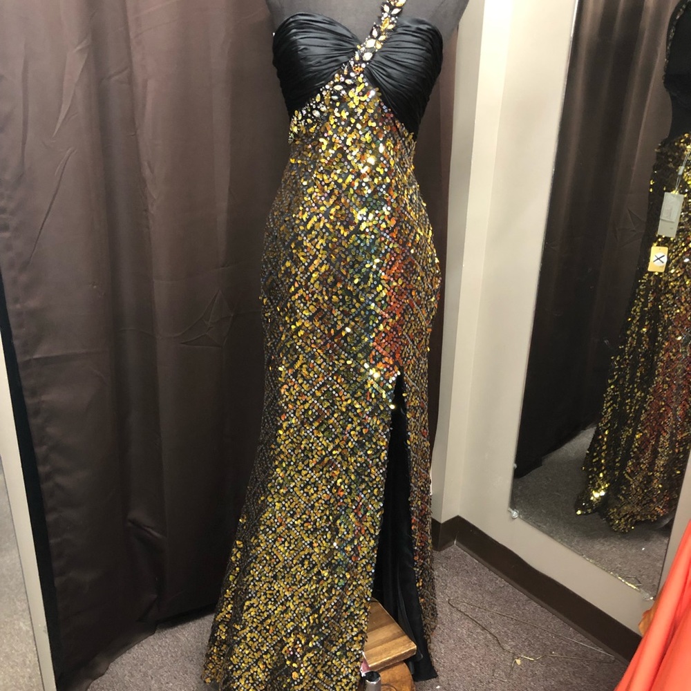 Sequins Black & Gold Long Formal Gown Size 8 by Riva